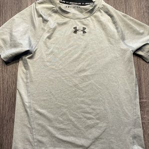 Boys M Under Armour T Shirt